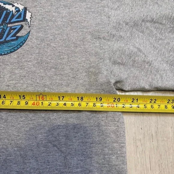 Vintage Santa Cruz grey skateboarding t-shirt - Picture 4 of 5